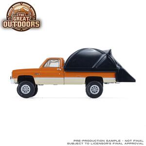 GL 1/64 1986 GMC Sierra Lifted - Desert Sand & Doeskin Tan with Modern Truck