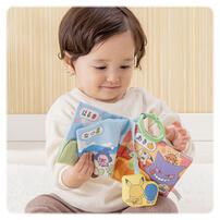 しかけいっぱい！いっしょにおでかけ布えほん モンポケ