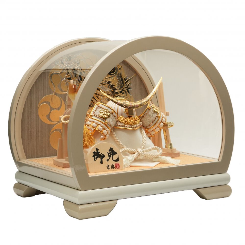 五月人形】兜飾り ケース飾り「伊達政宗グレージュ半円アクリル