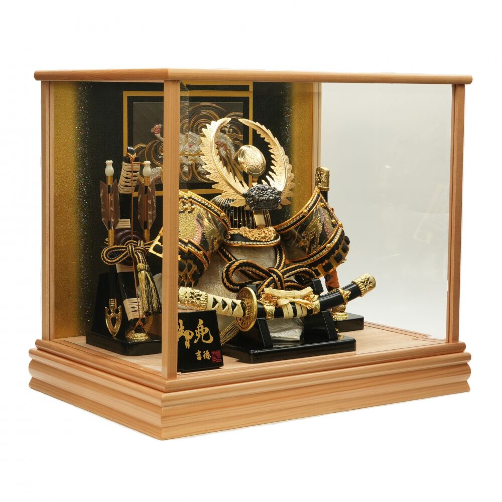 五月人形】兜飾り ケース飾り「徳川家康歯朶の葉前立て木目調