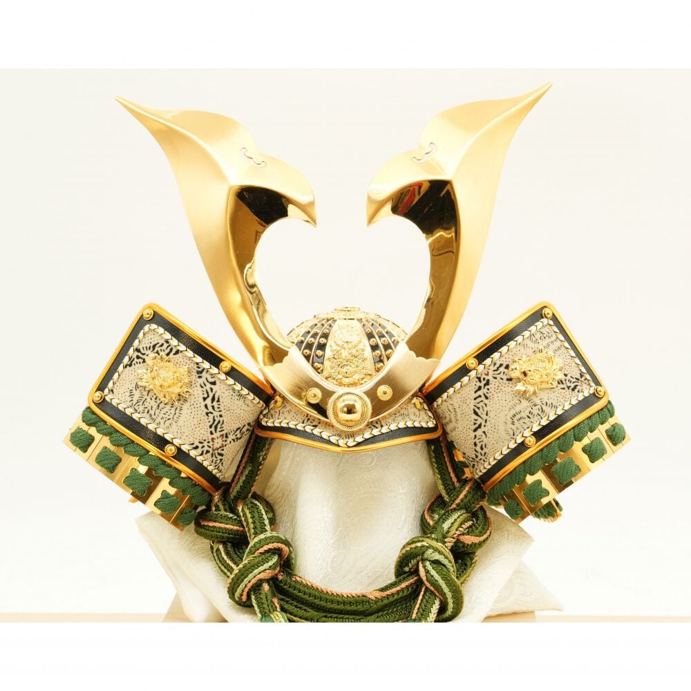 五月人形】兜飾り 床飾り「金彩レリーフ木目調」（536647）コンパクト