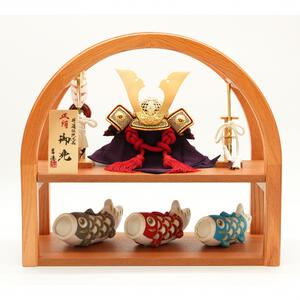 【五月人形】兜飾り 床飾り「赤糸縅アーチ型木目三色鯉」（536673）コンパクト おしゃれ 初節句 男の子 端午の節句【メーカー直送】