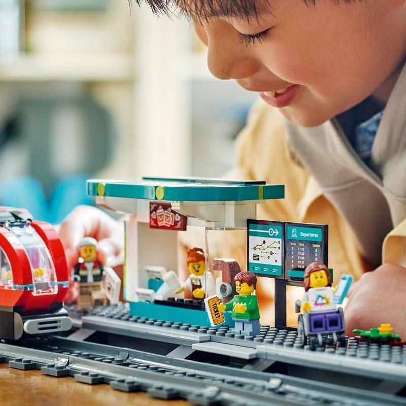 オンライン限定価格】レゴ LEGO シティ ダウンタウン路面電車と停留所 