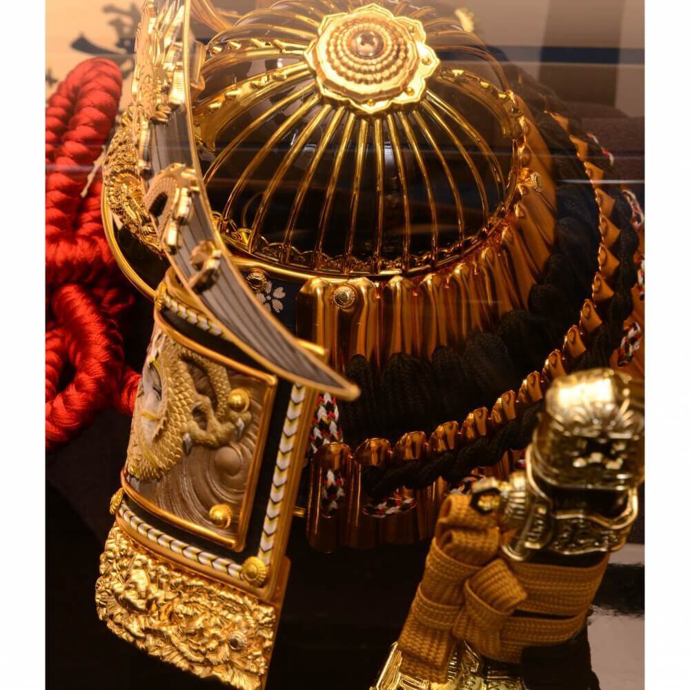 五月人形】兜飾り ケース飾り「伊達政宗 丸形マグネットアクリルケース