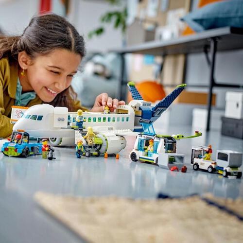 【オンライン限定価格】レゴ LEGO シティ 旅客機 60367｜おもちゃ 玩具 誕生日 プレゼント ブロック 知育 7歳 8歳 9歳