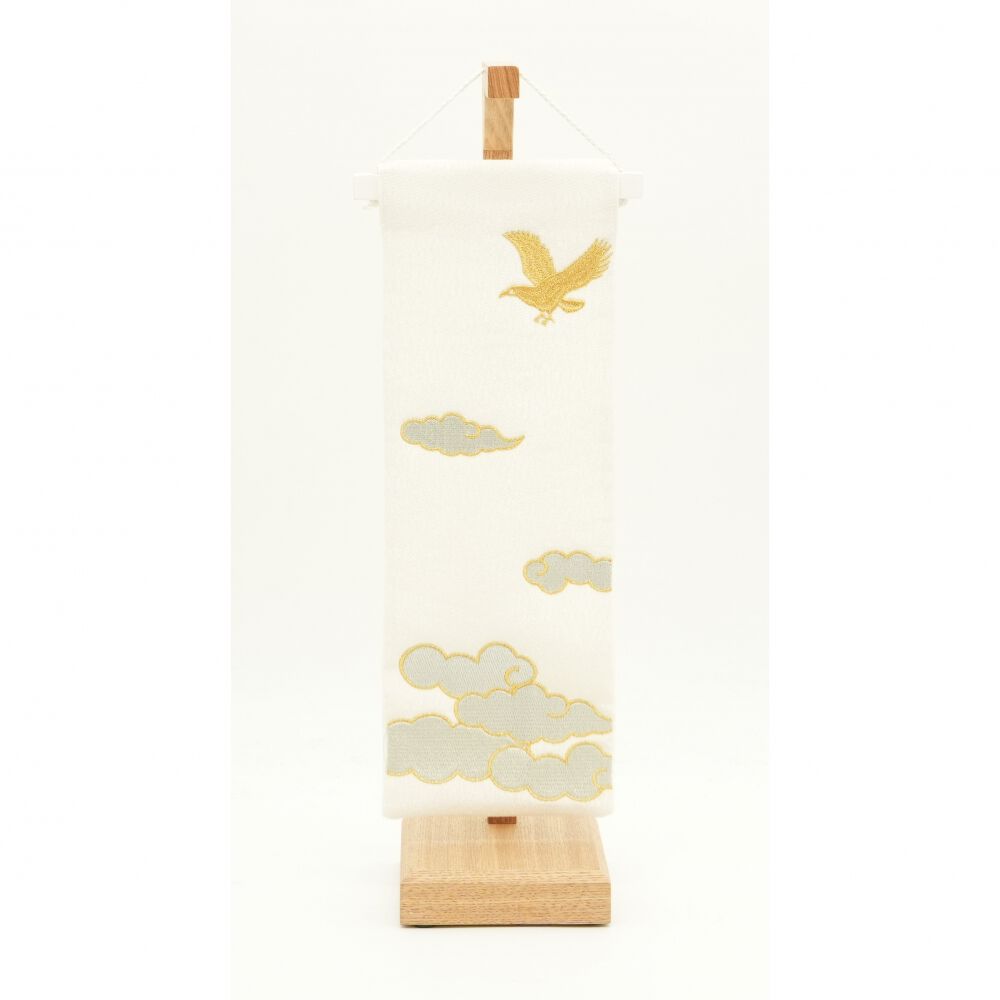 室内鯉のぼり】勇鷹鯉（555889）飾り台付 高さ41cm ホワイト基調 端午