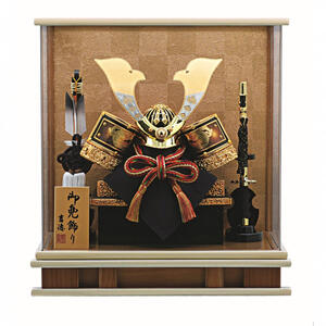 【五月人形】兜飾り ケース飾り「透かし花文様鍬形パノラマアクリル」 (538004)コンパクト 男の子 トイザらス・ベビーザらス限定【メーカー直送】