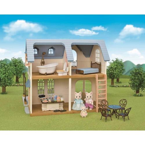 【お1人様1点限り】シルバニアファミリー テラスのおしゃれなあこがれのお家 ギフトセット(幅38cm×高さ34cm×奥行38cm) 限定ドール3体付 オリジナルカラー家具付 トイザらス限定 クリスマスプレゼント 3歳 4歳 5歳