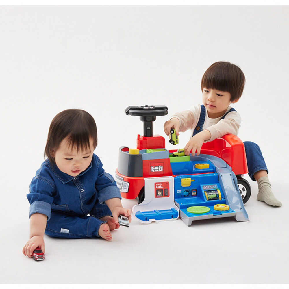 1才から乗れる！トミカ変形ドライブピット 長く遊べる乗用玩具 1歳 2歳