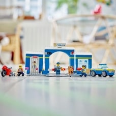 レゴ LEGO シティ 脱走犯をつかまえろ 60370 おもちゃ ブロック プレゼント 警察 けいさつ レスキュー 男の子 女の子 4歳 ~【送料無料】
