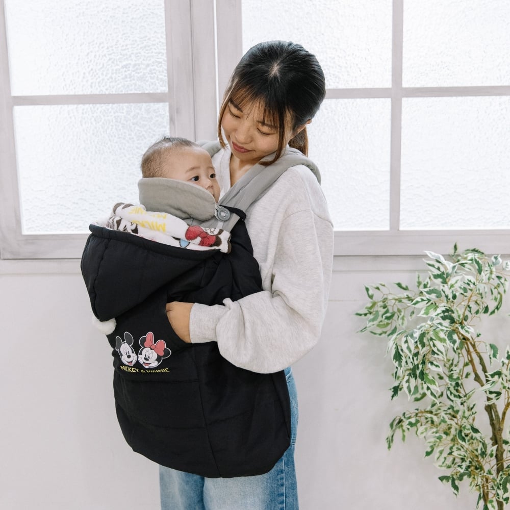 Disney ディズニー 抱っこ紐ケープ 中綿 ポンポン付き ミッキー&ミニー ベビーザらス限定 Disney ディズニー 抱っこ紐ケープ 中綿 ポンポン付き ミッキー&ミニー ベビーザらス限定